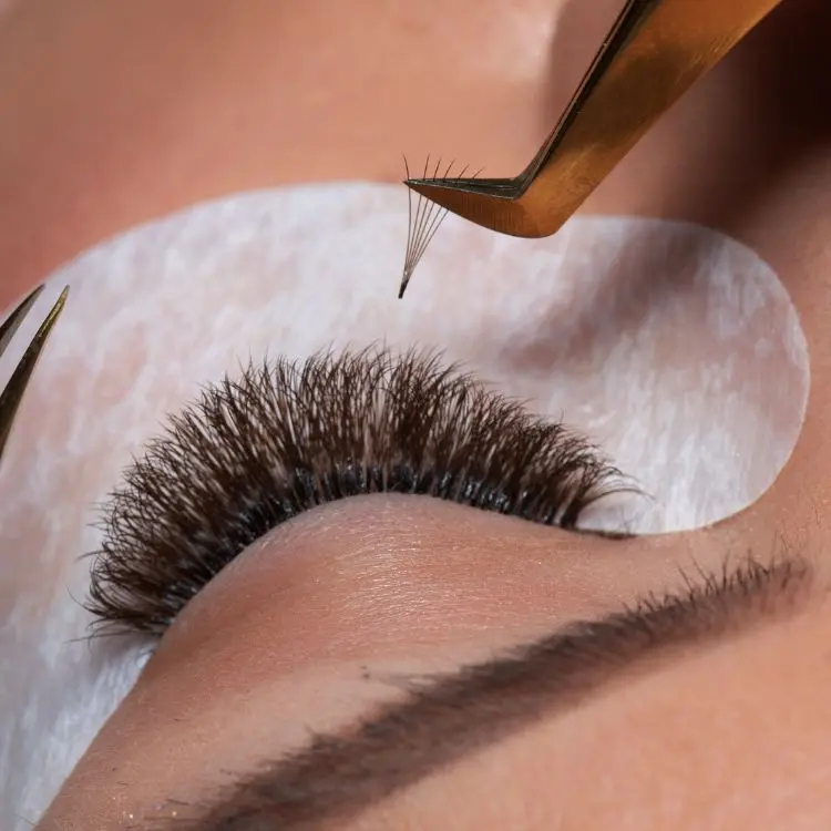 Volume hybrid lash extension application